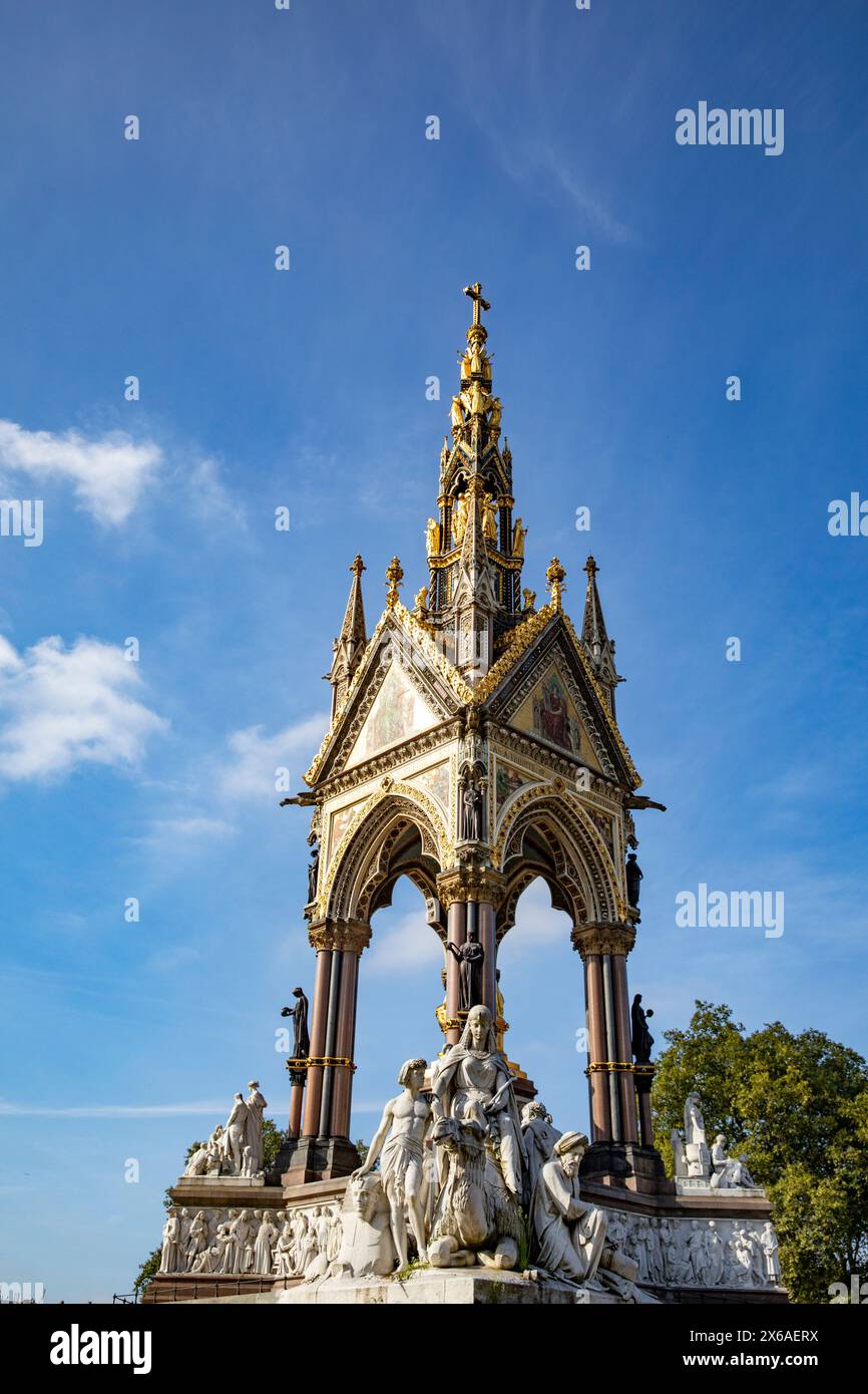 Albert Memorial a Kensington Gardens Londra, monumento storico di grado 1 commissionato dalla regina Vittoria e inaugurato nel 1872, Londra, Inghilterra, Regno Unito Foto Stock