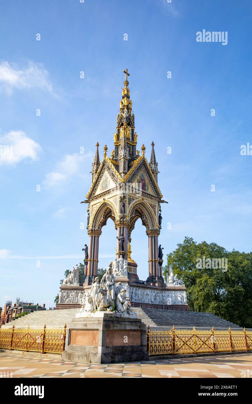 Albert Memorial a Kensington Gardens Londra, monumento storico di grado 1 commissionato dalla regina Vittoria e inaugurato nel 1872, Londra, Inghilterra, Regno Unito Foto Stock