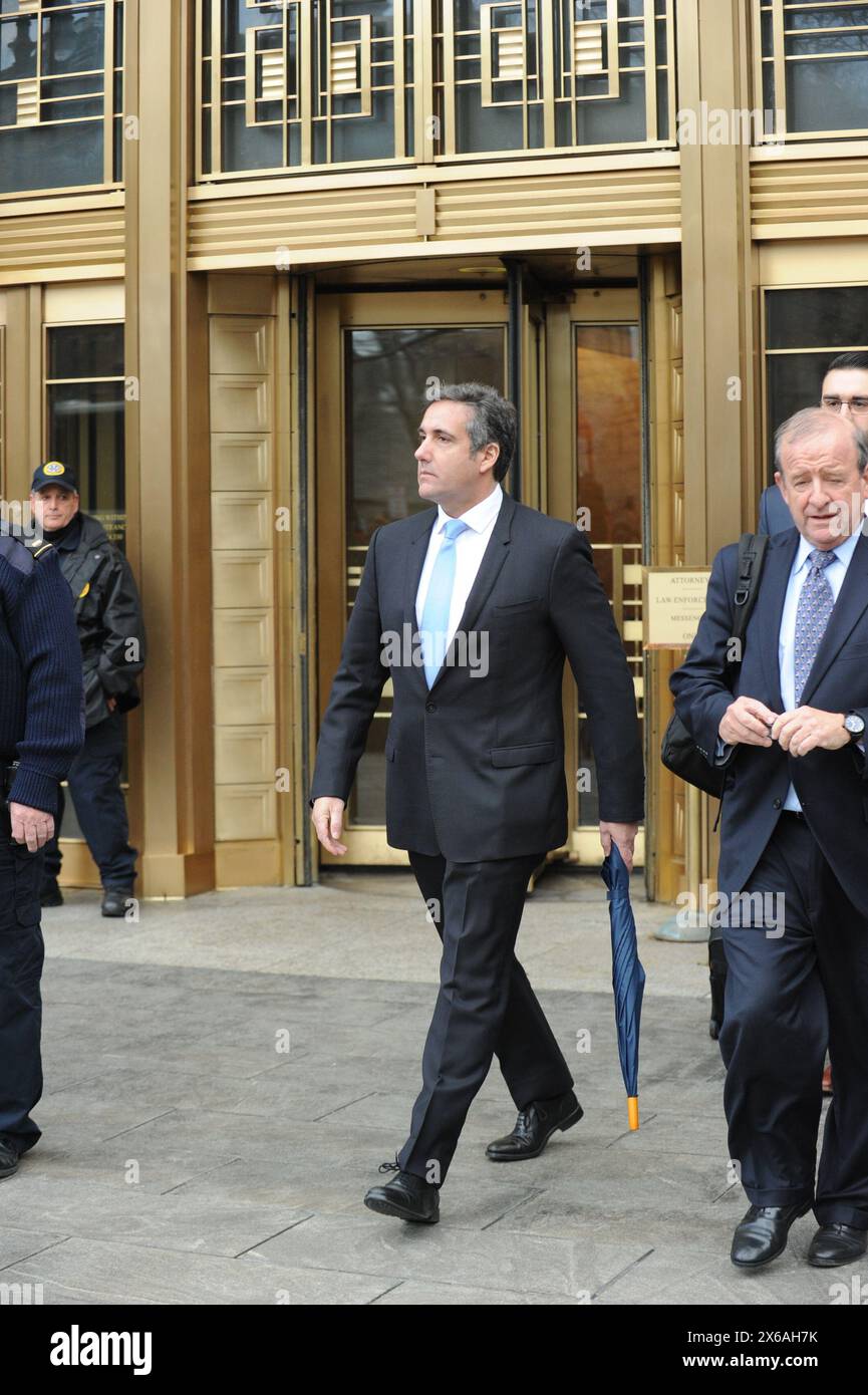Michael Cohen lascia l'edificio della Corte Federale di New York dopo un giorno di udienze riguardanti i pagamenti di denaro per conto di Donald Trump a Stormy Daniels prima delle elezioni presidenziali del 2016. Foto Stock
