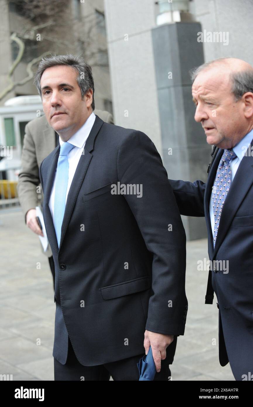 Michael Cohen lascia l'edificio della Corte Federale di New York dopo un giorno di udienze riguardanti i pagamenti di denaro per conto di Donald Trump a Stormy Daniels prima delle elezioni presidenziali del 2016. Foto Stock
