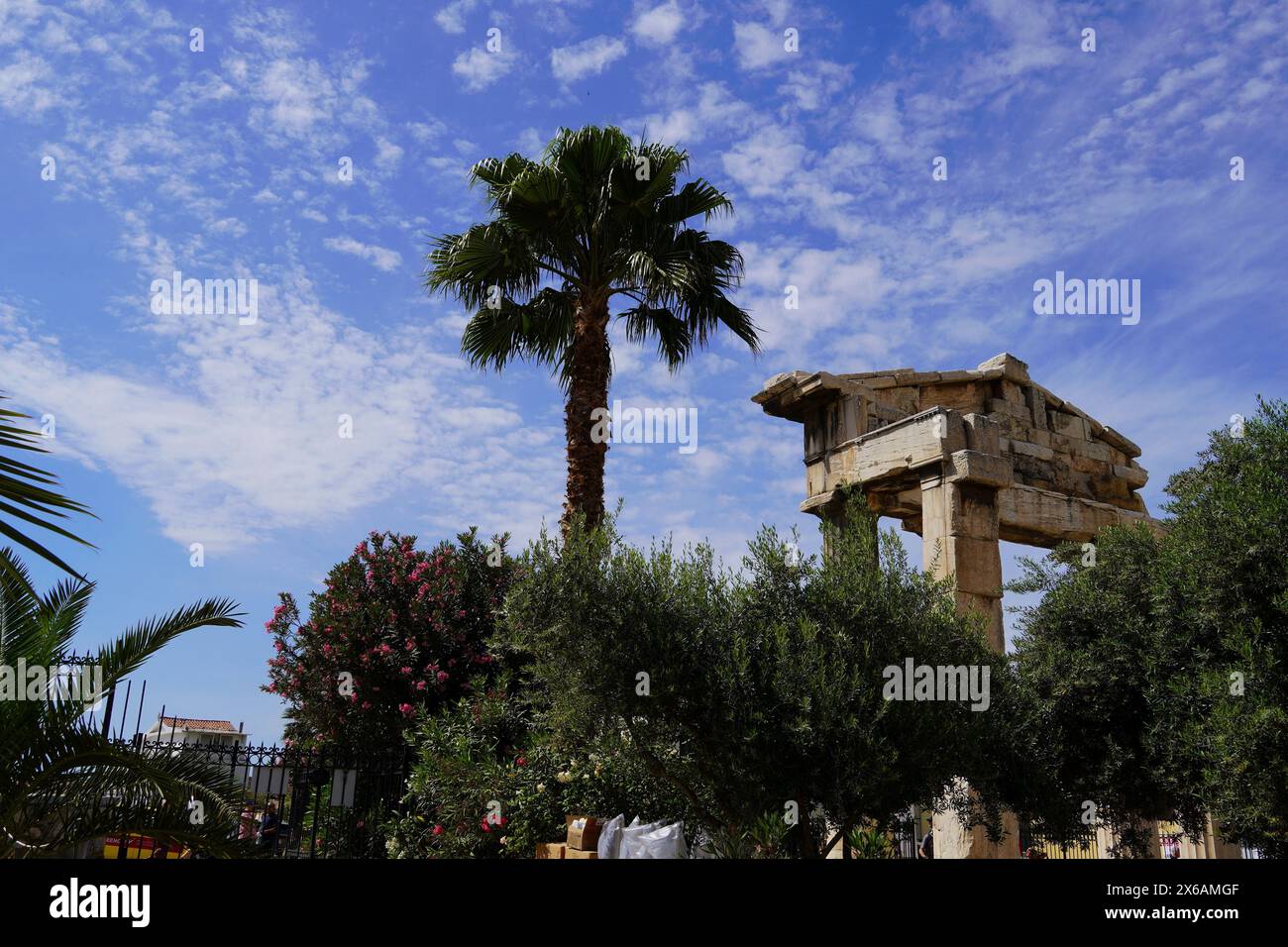 La porta di Atena archegetis (capo capo) , nell'Agorà romana, ad Atene, Grecia Foto Stock