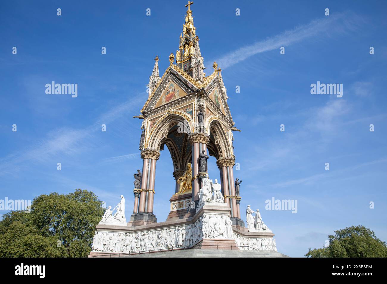 Albert Memorial a Kensington Gardens Londra, monumento storico di grado 1 commissionato dalla regina Vittoria e inaugurato nel 1872, Londra, Inghilterra, Regno Unito Foto Stock