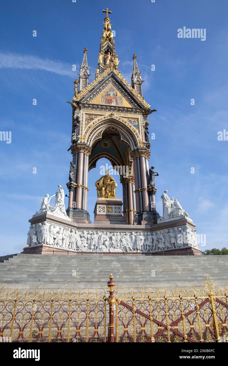Albert Memorial a Kensington Gardens Londra, monumento storico di grado 1 commissionato dalla regina Vittoria e inaugurato nel 1872, Londra, Inghilterra, Regno Unito Foto Stock