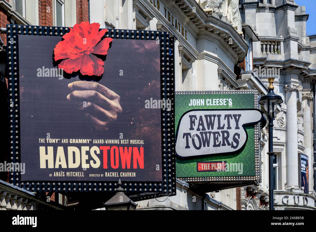 Londra, Regno Unito. Fawlty Towers - The Play (John Cleese) all'Apollo Theatre e Hadestown (Anaian Mitchell) musical al Lyric Theatre, Shaftesbury Aven Foto Stock