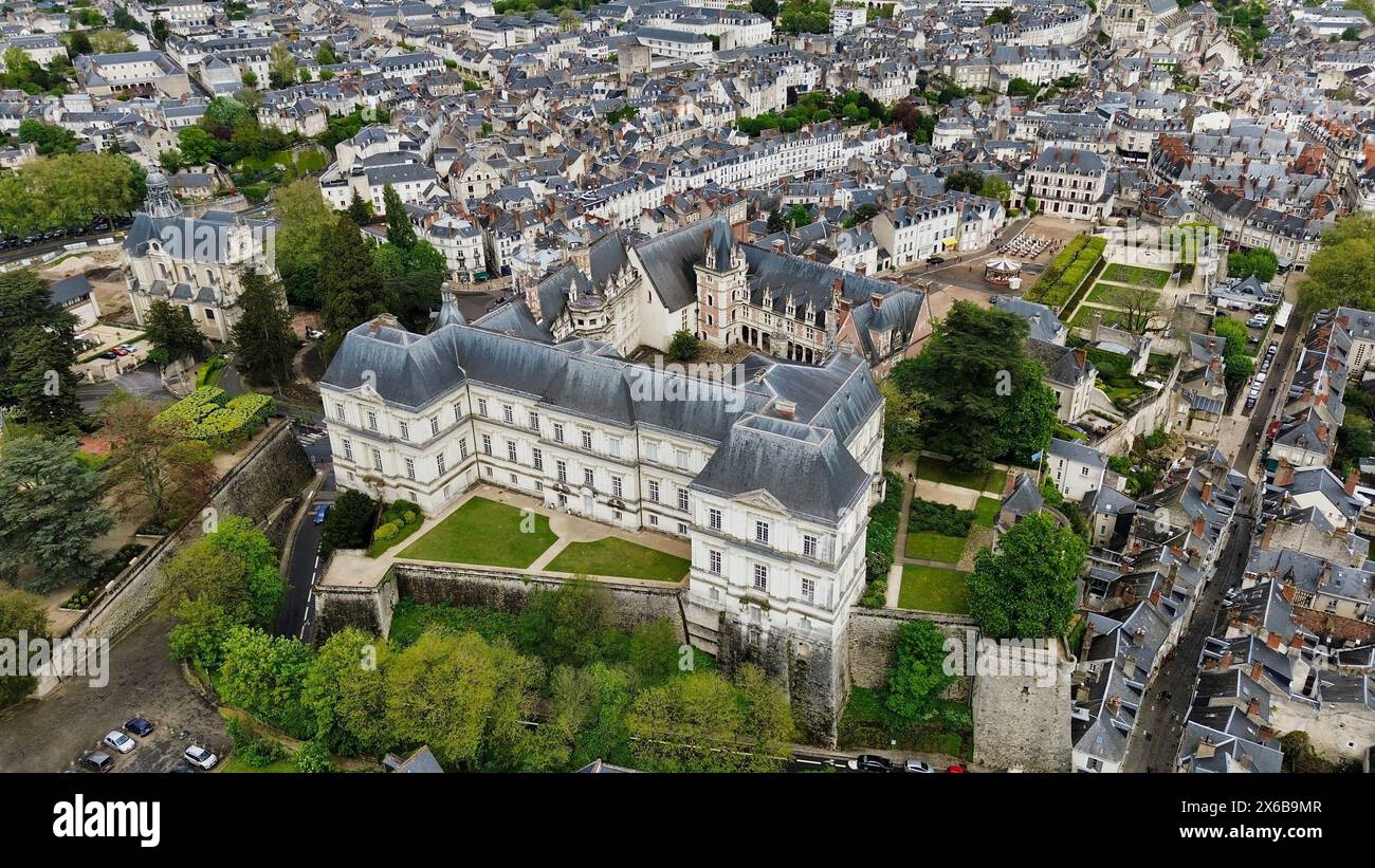 Riprese aeree con drone dello Château royal de Blois Blois Francia castello reale rinascimentale monumentale François I scala a chiocciola monumentale ala gotica Foto Stock