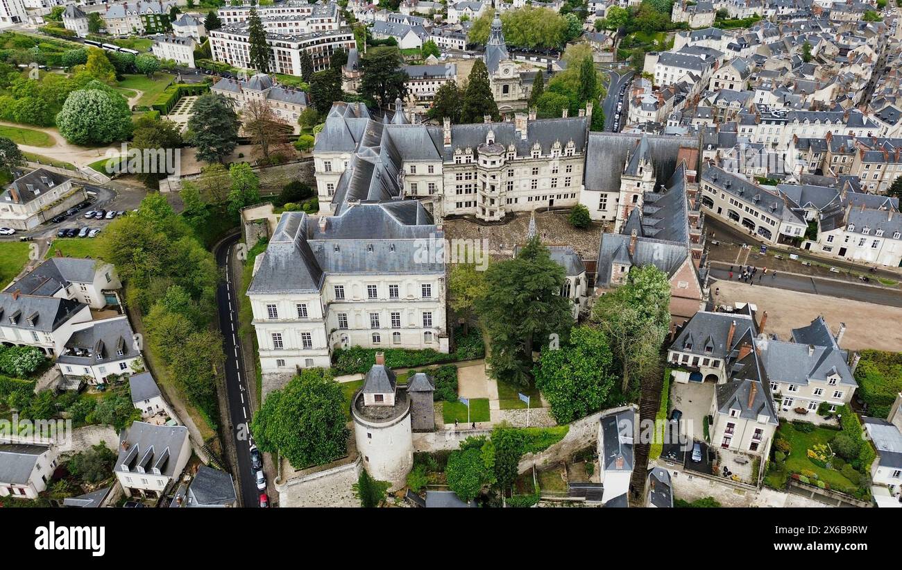 Riprese aeree con drone dello Château royal de Blois Blois Francia castello reale rinascimentale monumentale François I scala a chiocciola monumentale ala gotica Foto Stock