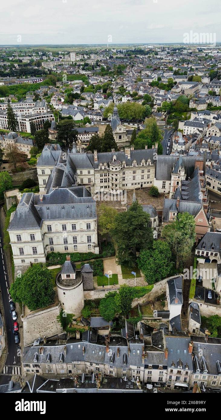 Riprese aeree con drone dello Château royal de Blois Blois Francia castello reale rinascimentale monumentale François I scala a chiocciola monumentale ala gotica Foto Stock