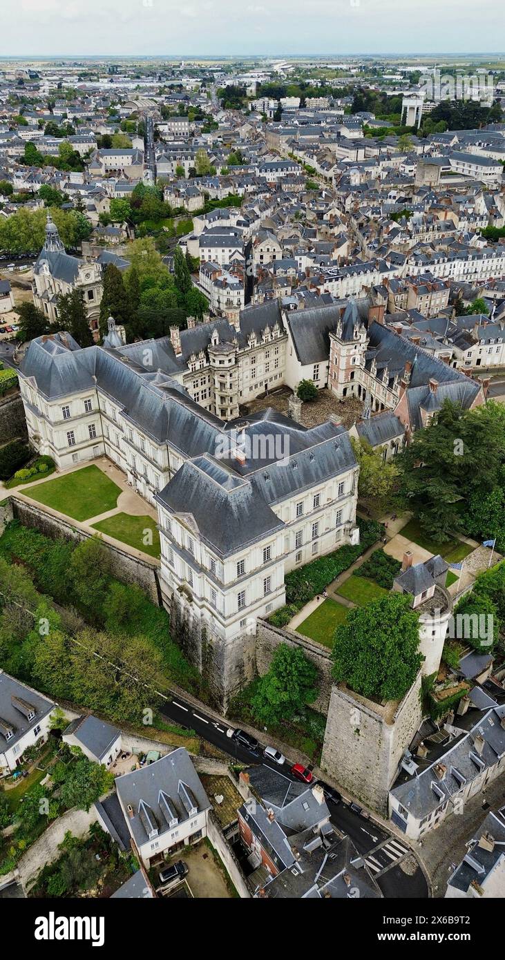 Riprese aeree con drone dello Château royal de Blois Blois Francia castello reale rinascimentale monumentale François I scala a chiocciola monumentale ala gotica Foto Stock