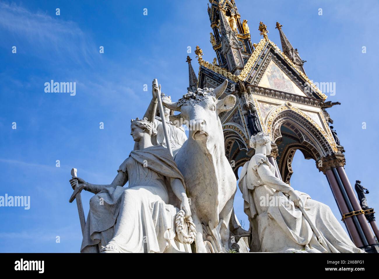 Albert Memorial a Kensington Gardens Londra, monumento storico di grado 1 commissionato dalla regina Vittoria e inaugurato nel 1872, Londra, Inghilterra, Regno Unito Foto Stock