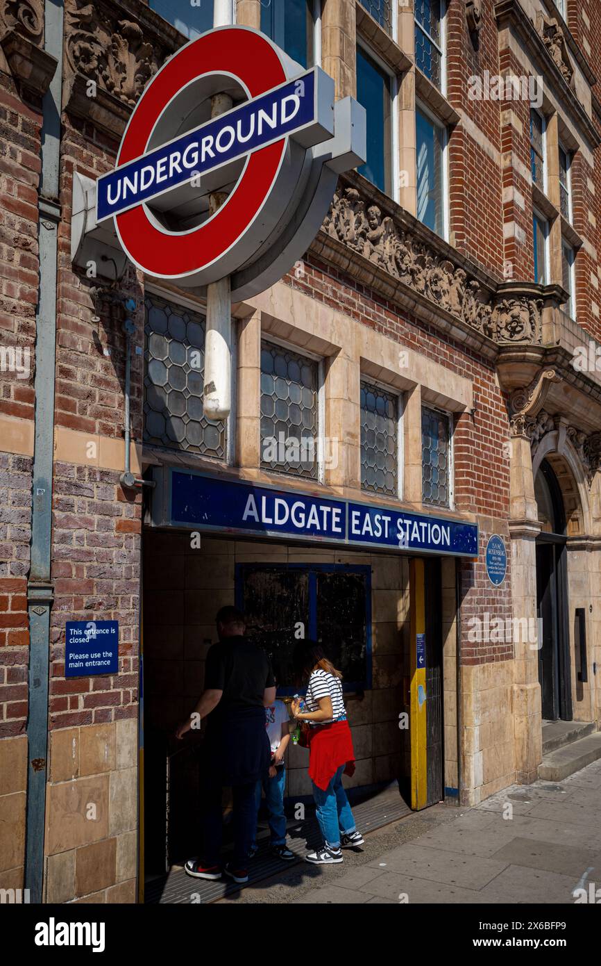 Stazione della metropolitana di Aldgate East East London Regno Unito. Ingresso alla stazione della metropolitana di Aldgate East London in Whitechapel High Street East London UK. Foto Stock