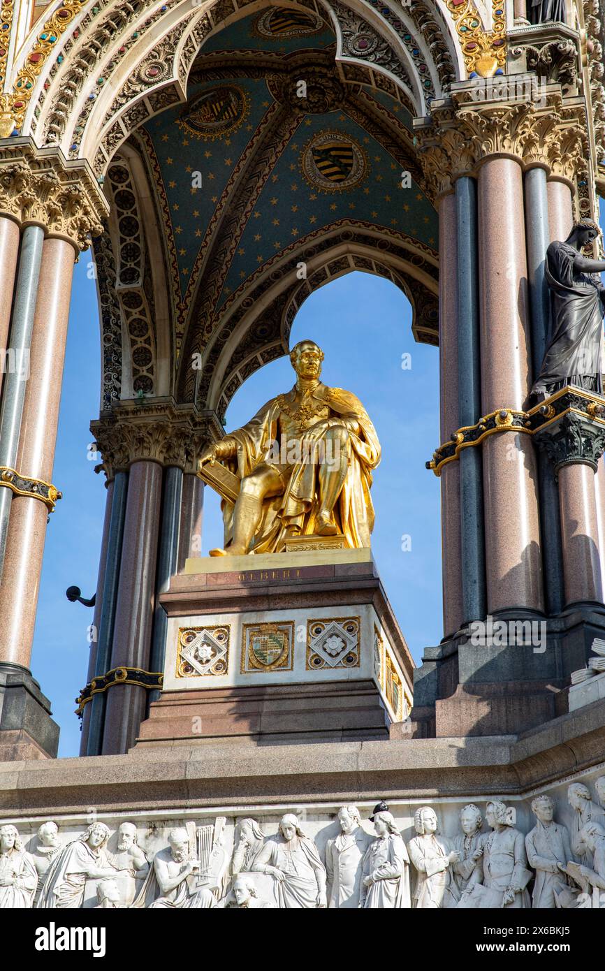 Albert Memorial a Kensington Gardens Londra, monumento storico di grado 1 commissionato dalla regina Vittoria e inaugurato nel 1872, Londra, Inghilterra, Regno Unito Foto Stock
