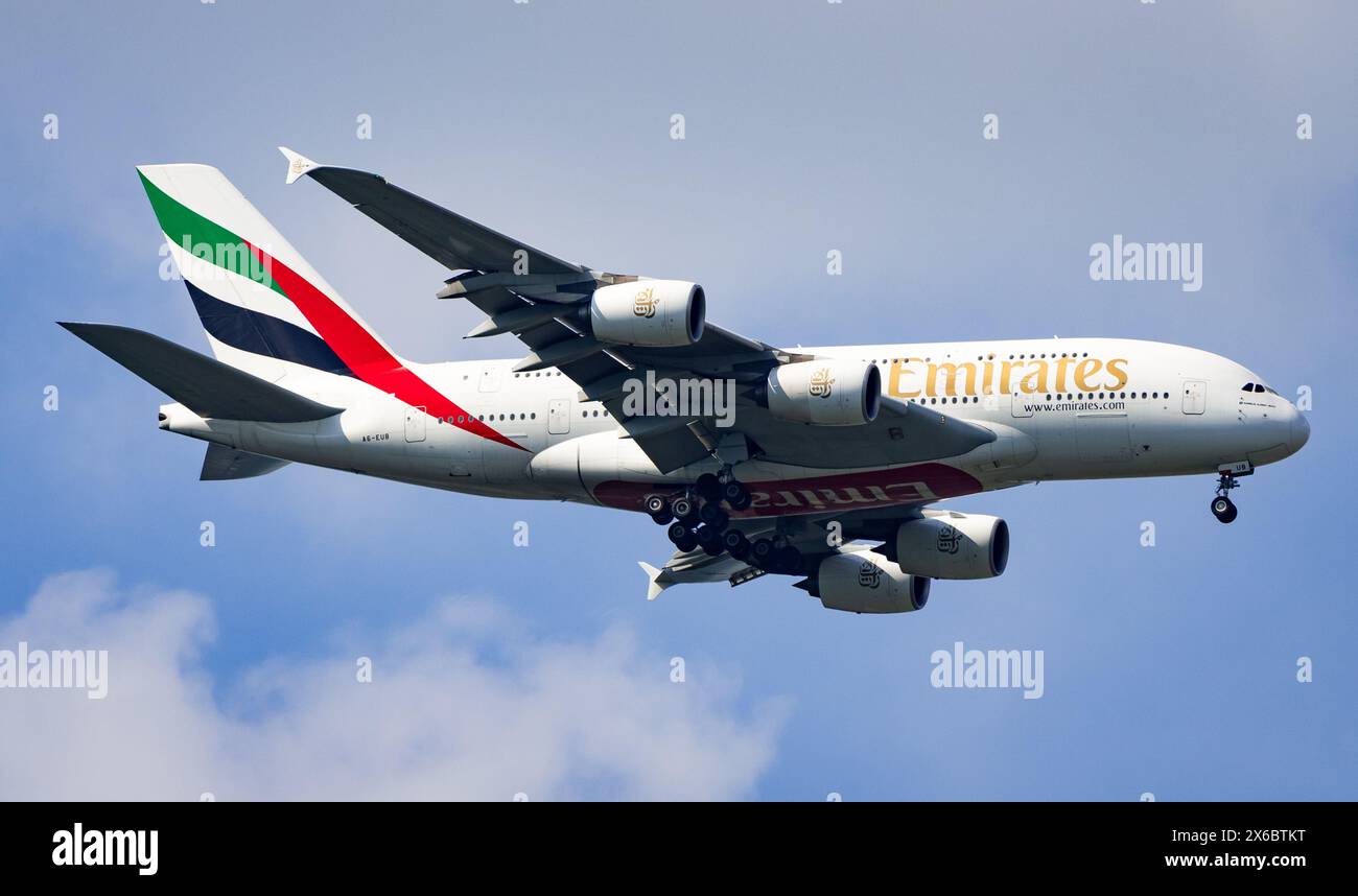 Un Emirates Airbus A380-861, registrazione A6-EUB, atterra a LHR in arrivo dall'aeroporto internazionale di Dubai (DXB, Emirati Arabi Uniti. Credit JTW Aviation Images / Alamy. Foto Stock