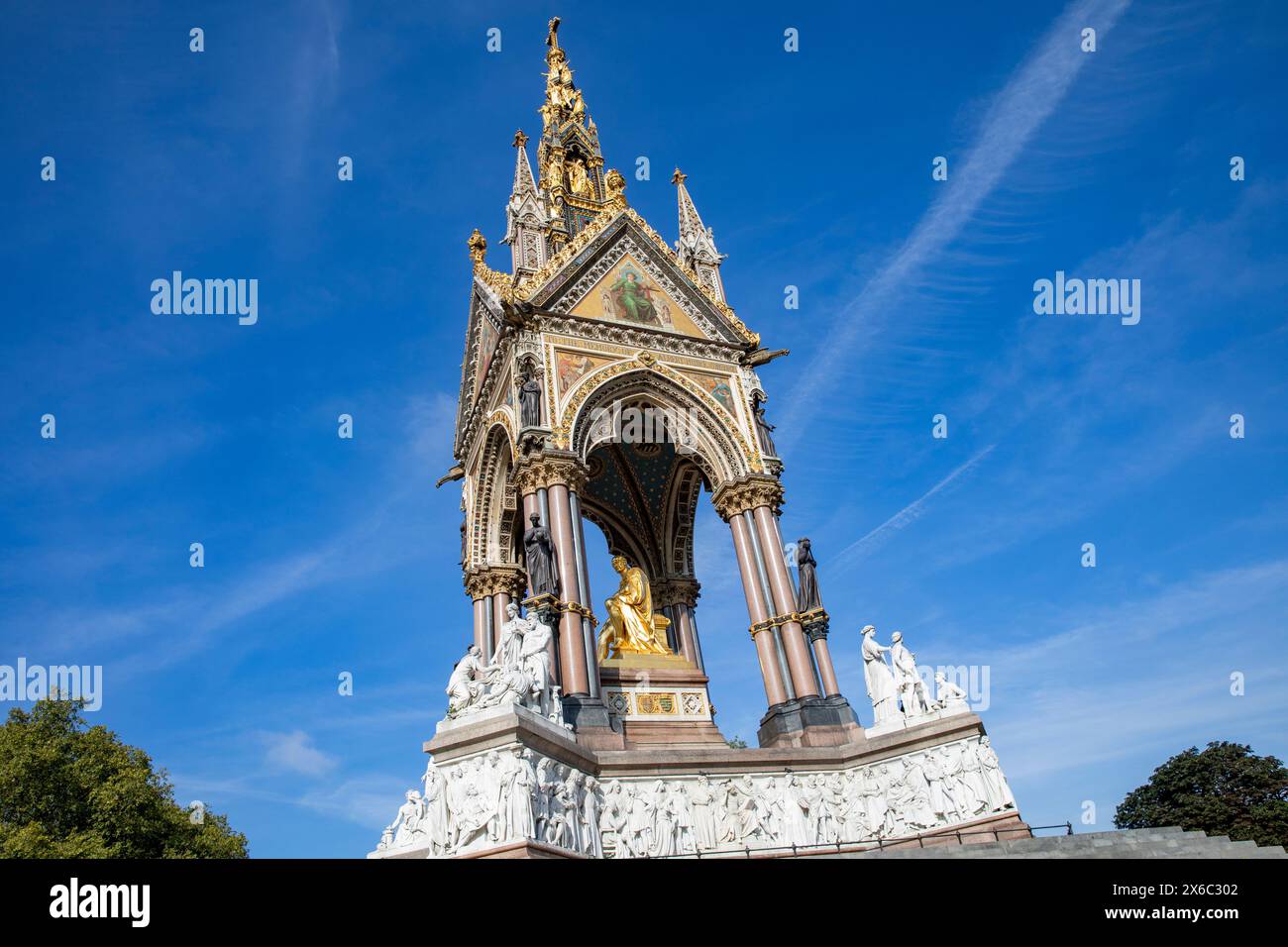 Albert Memorial a Kensington Gardens Londra, monumento storico di grado 1 commissionato dalla regina Vittoria e inaugurato nel 1872, Londra, Inghilterra, Regno Unito Foto Stock