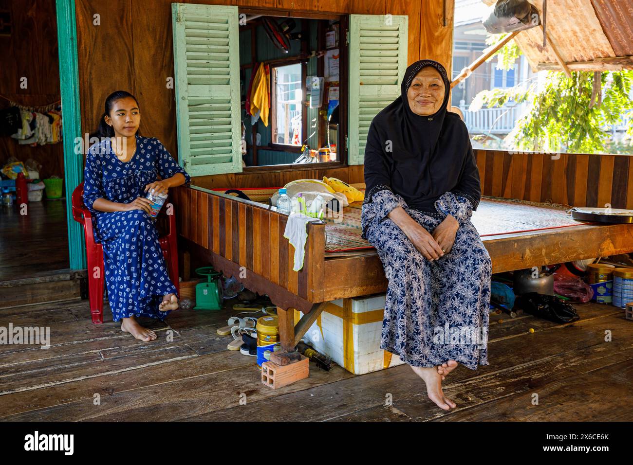 Gente nel villaggio di pescatori di Cai Rang nel delta del Mekong in Vietnam Foto Stock