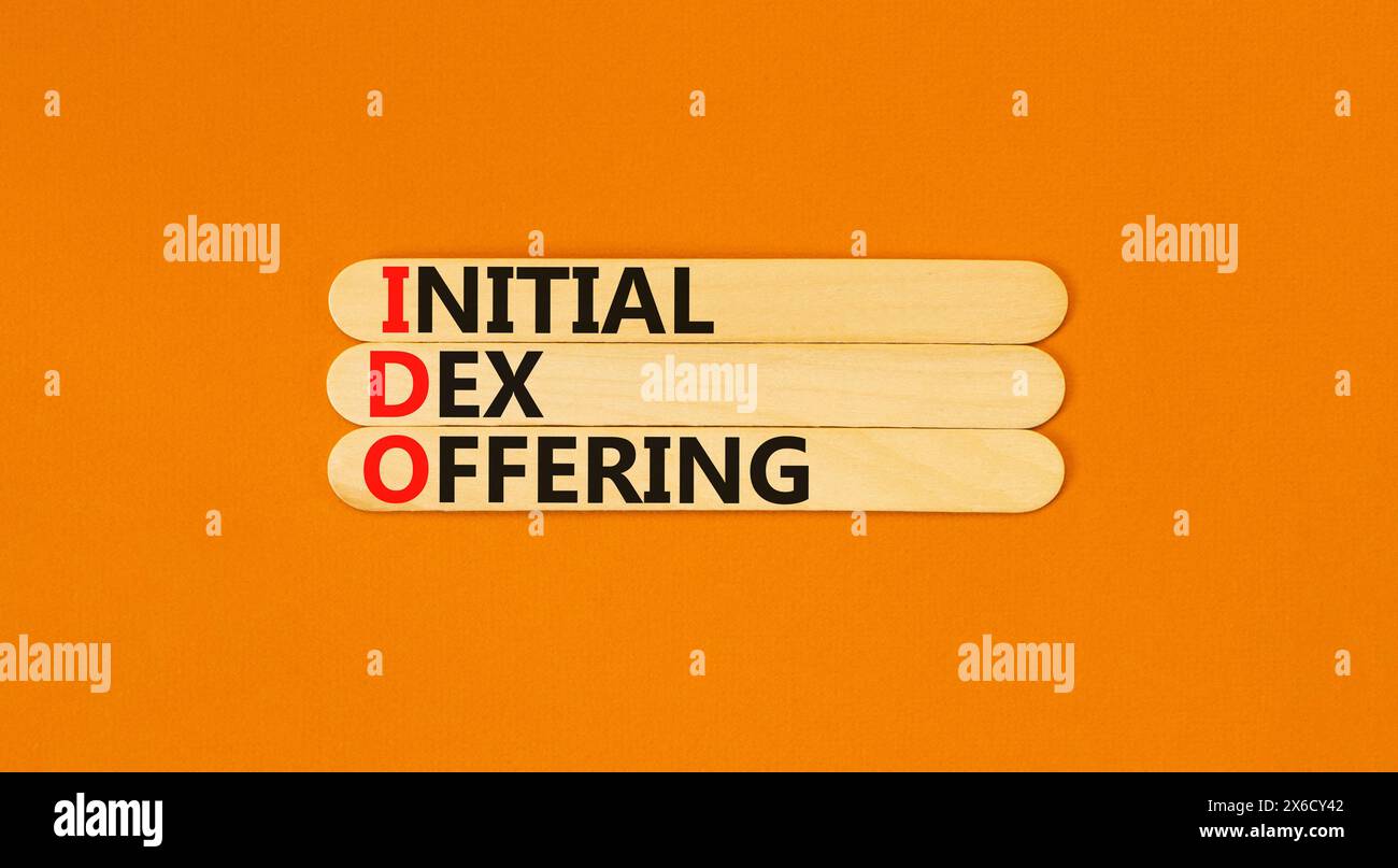 IDO, simbolo di offerta DEX iniziale. Parole concettuali IDO offerta iniziale DEX su un bellissimo bastoncino in legno. Bellissimo sfondo arancione. D. Iniziale IDO aziendale Foto Stock