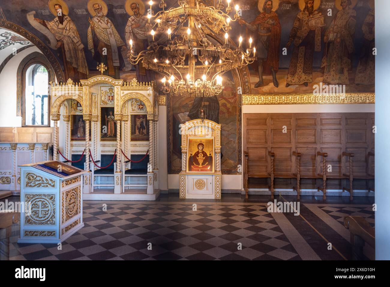 Interno della chiesa di Ružica, una chiesa militare ortodossa nel terreno della fortezza di Belgrado. Aprile 2024. Foto Stock