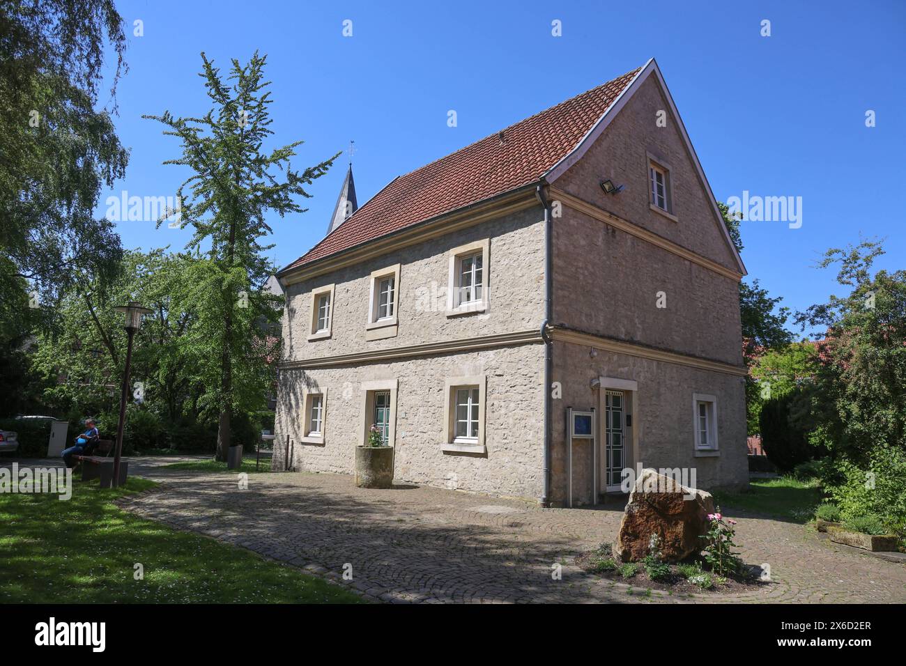 Rathaus, Außenansicht. Historisches Rathaus von 1599 wurde von 1979-1982 im Zuge der Neugestaltung des Ortskern durch Umbau des Schulzenhof Delling gestaltet. Alter Speicher, als Begegenungsstätte genutzt. Laer, Nordrhein-Westfalen, DEU, Deutschland, 14.05.2024 *** Municipio, vista esterna il municipio storico dal 1599 è stato ridisegnato dal 1979 1982 nel corso della riprogettazione del centro cittadino convertendo il Schulzenhof Delling Alter Speicher, utilizzato come luogo d'incontro Laer, Renania settentrionale-Vestfalia, DEU, Germania, 14 05 2024 Foto Stock