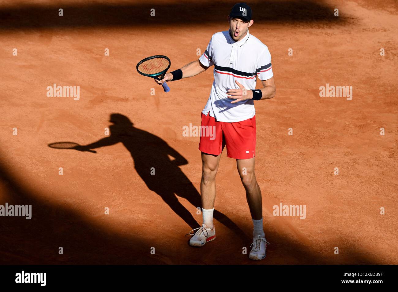 Roma, Italia. 14 maggio 2024. Nicolas Jarry del Cile reagisce durante la partita contro Alexandre Muller di Francia al torneo di tennis internazionali BNL d'Italia 2024 al foro Italico di Roma il 14 maggio 2024. Nicolas Jarry ha battuto in finale Alexandre Muller 7-5, 6-3. Crediti: Insidefoto di andrea staccioli/Alamy Live News Foto Stock