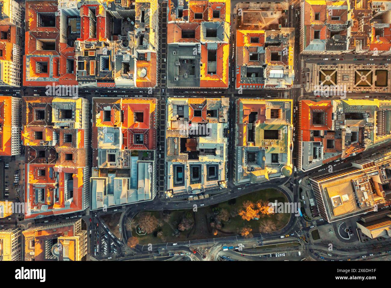 Vista degli antichi quartieri residenziali di una città vecchia in Europa Foto Stock