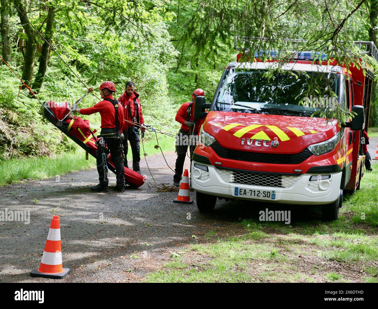 Una missione di salvataggio a fosse Arthour, Saint-Georges-de-Rouelley, Francia nord-occidentale, Europa Foto Stock