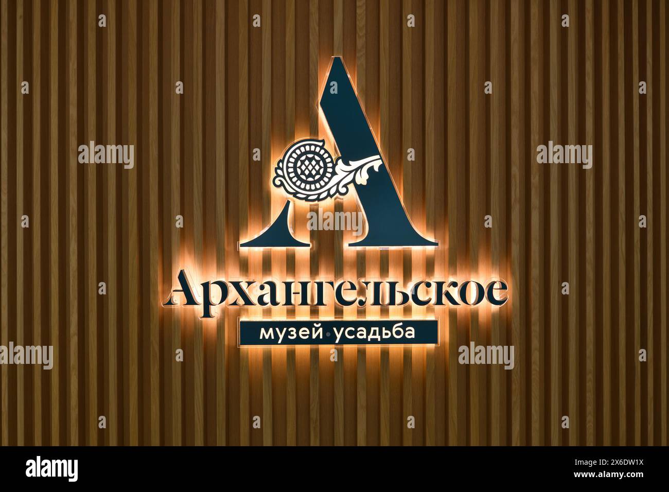 Krasnogorsk, Russia - 1° maggio. 2024. Il logo all'Arkhangelskoye Estate Museum. Foto Stock