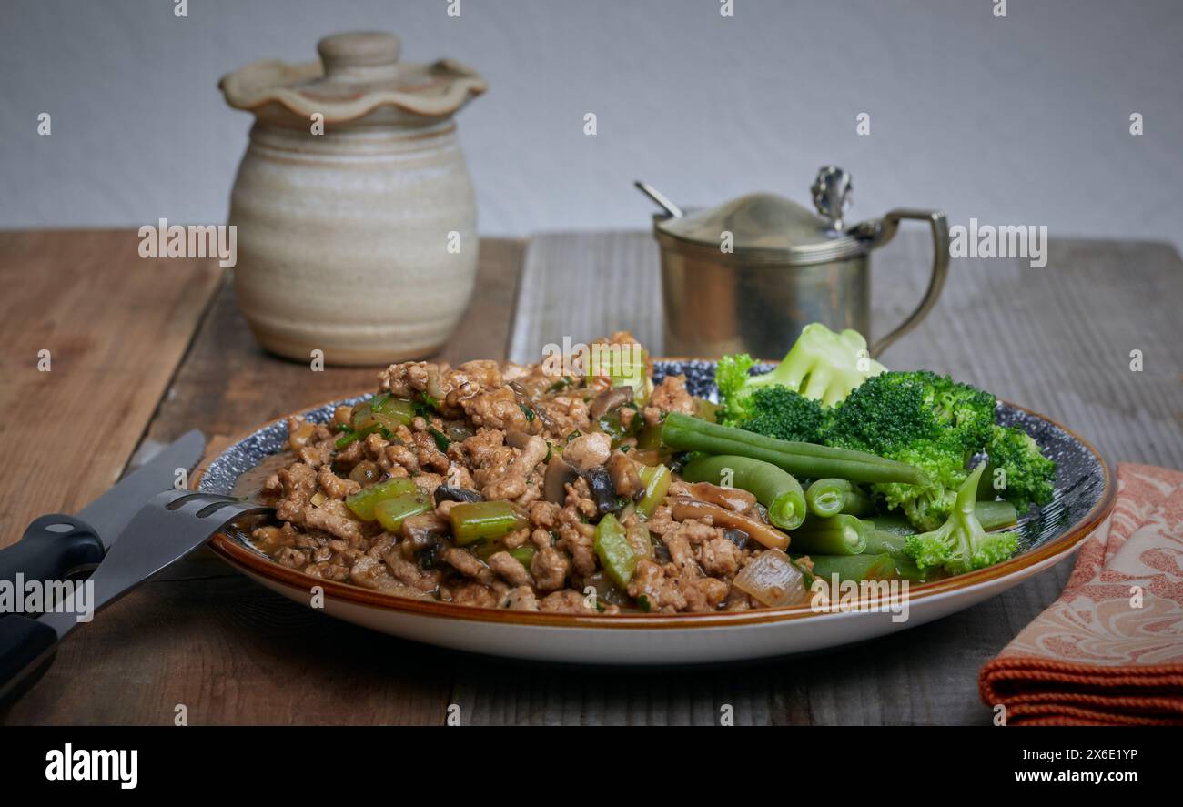 tacchino tritato con verdure e sugo di carne. Foto Stock