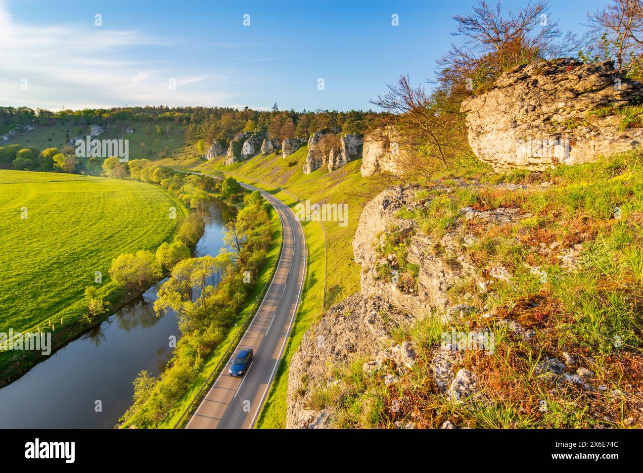 Solnhofen: Valle del fiume Altmühl, riserva naturale del Giura con il gruppo roccioso “dodici Apostoli” a Oberbayern, Altmühltal, alta Baviera, Bayern, Foto Stock