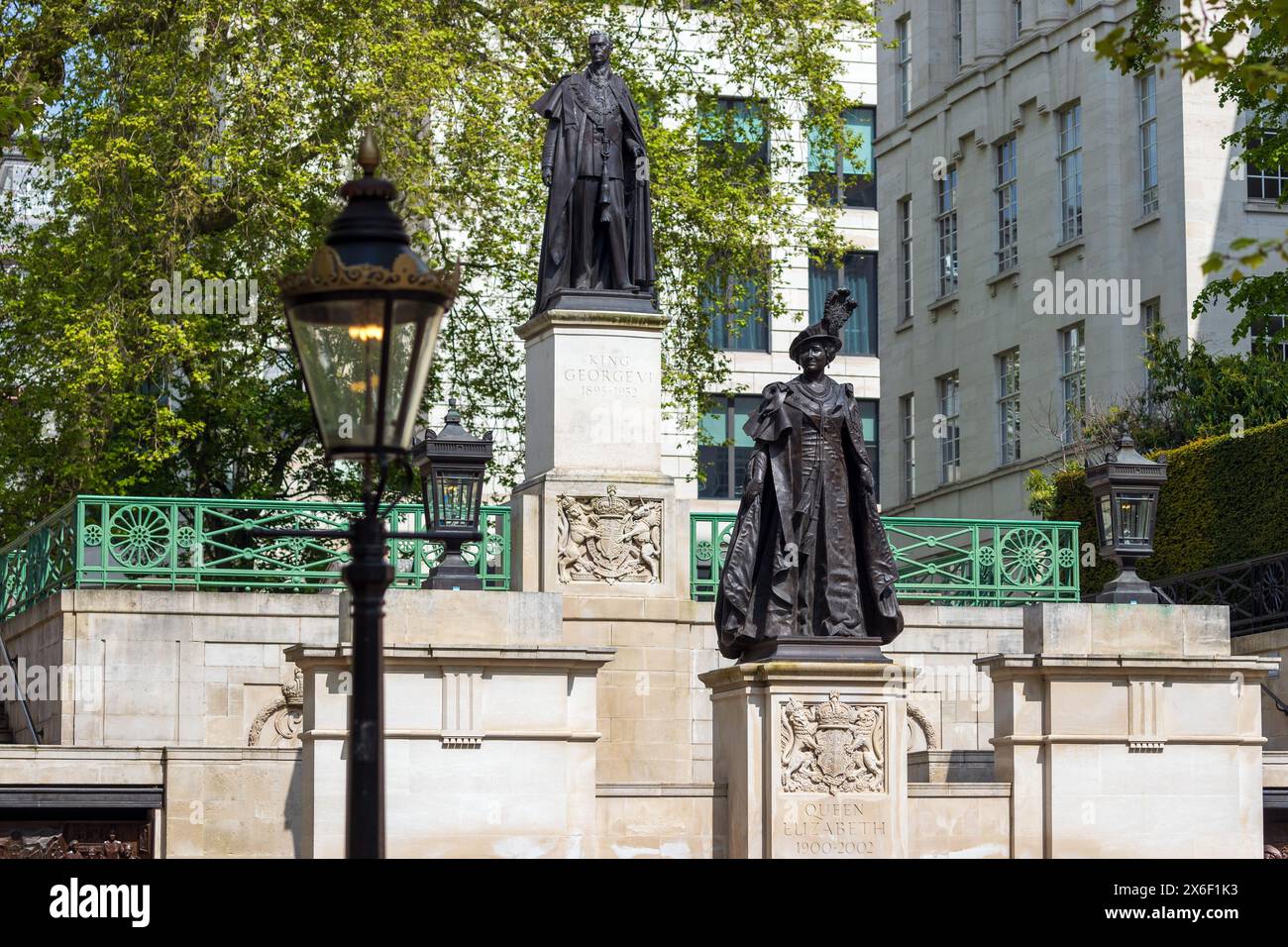 Re Giorgio vi e la regina Elisabetta, il Queen Mother Memorial, The Mall, Londra, mercoledì 1° maggio, 2024. foto: David Rowland / One-Image.com Foto Stock