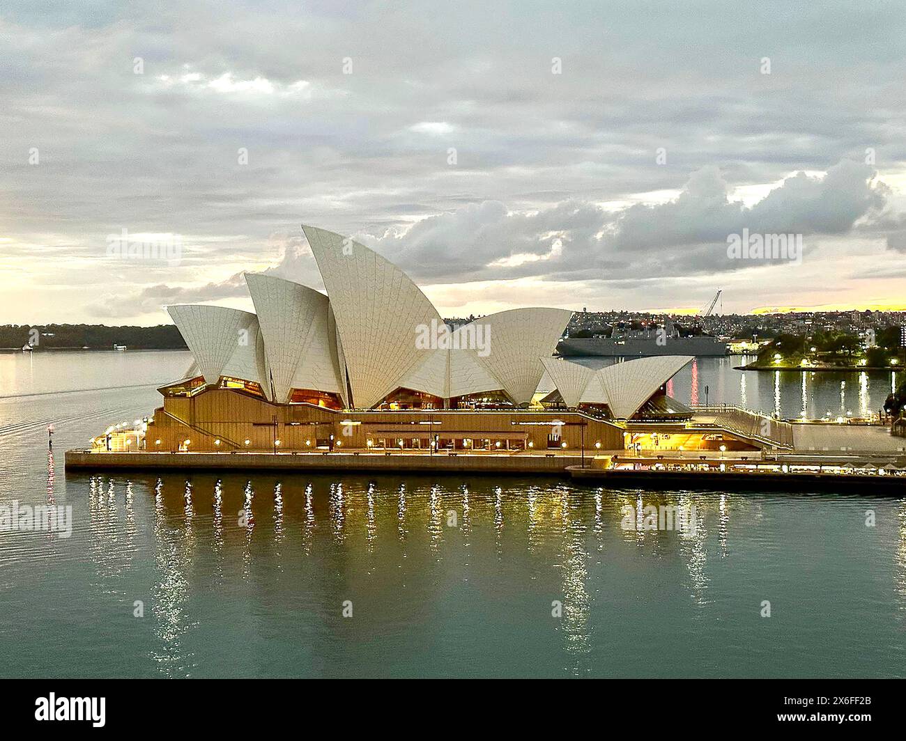 Sydney Opera House al tramonto, Bennelong Point, Sydney, nuovo Galles del Sud, Australia Foto Stock