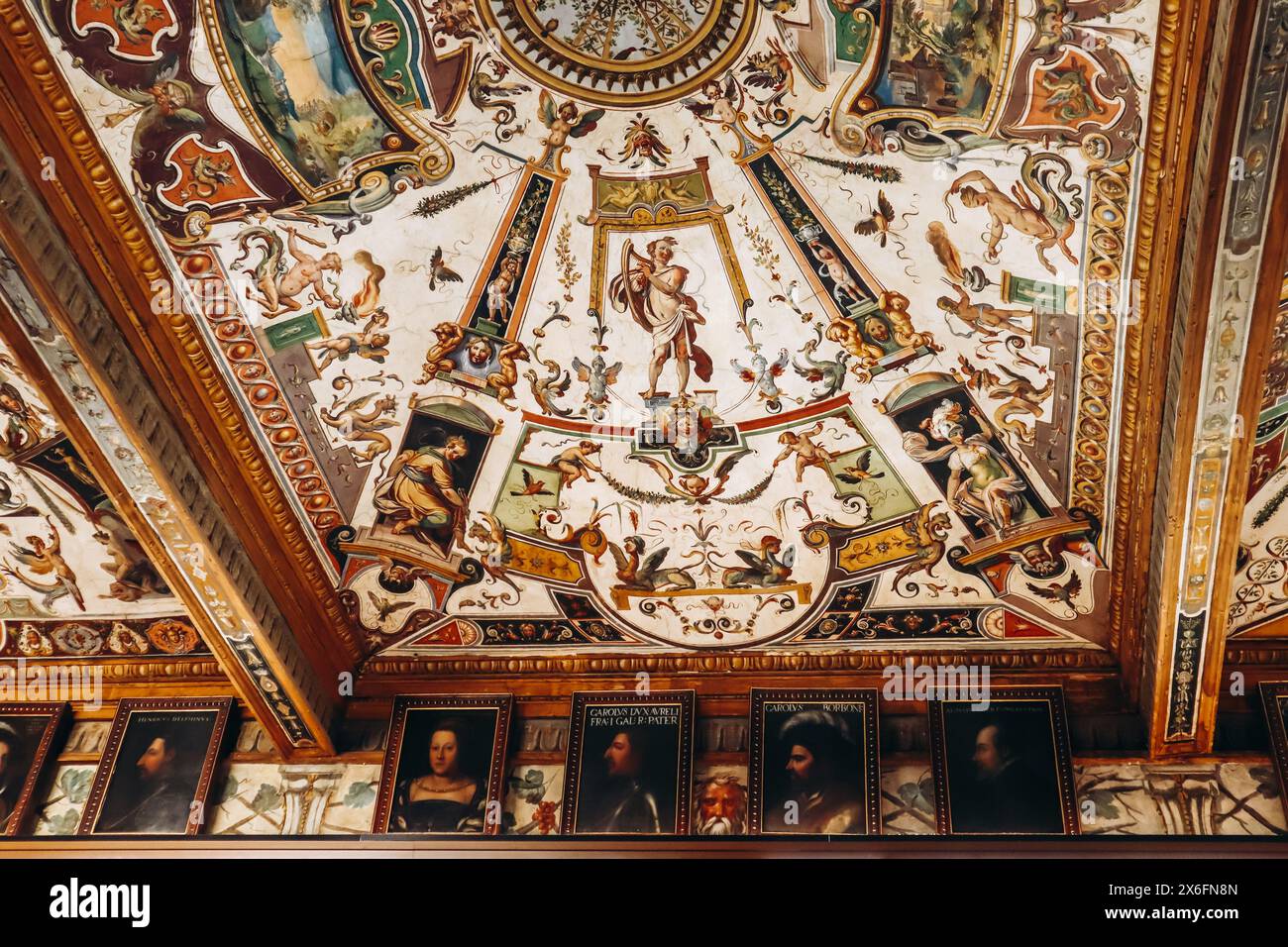 Firenze, Italia - 29 dicembre 2023: Le sale della Galleria degli Uffizi Foto Stock