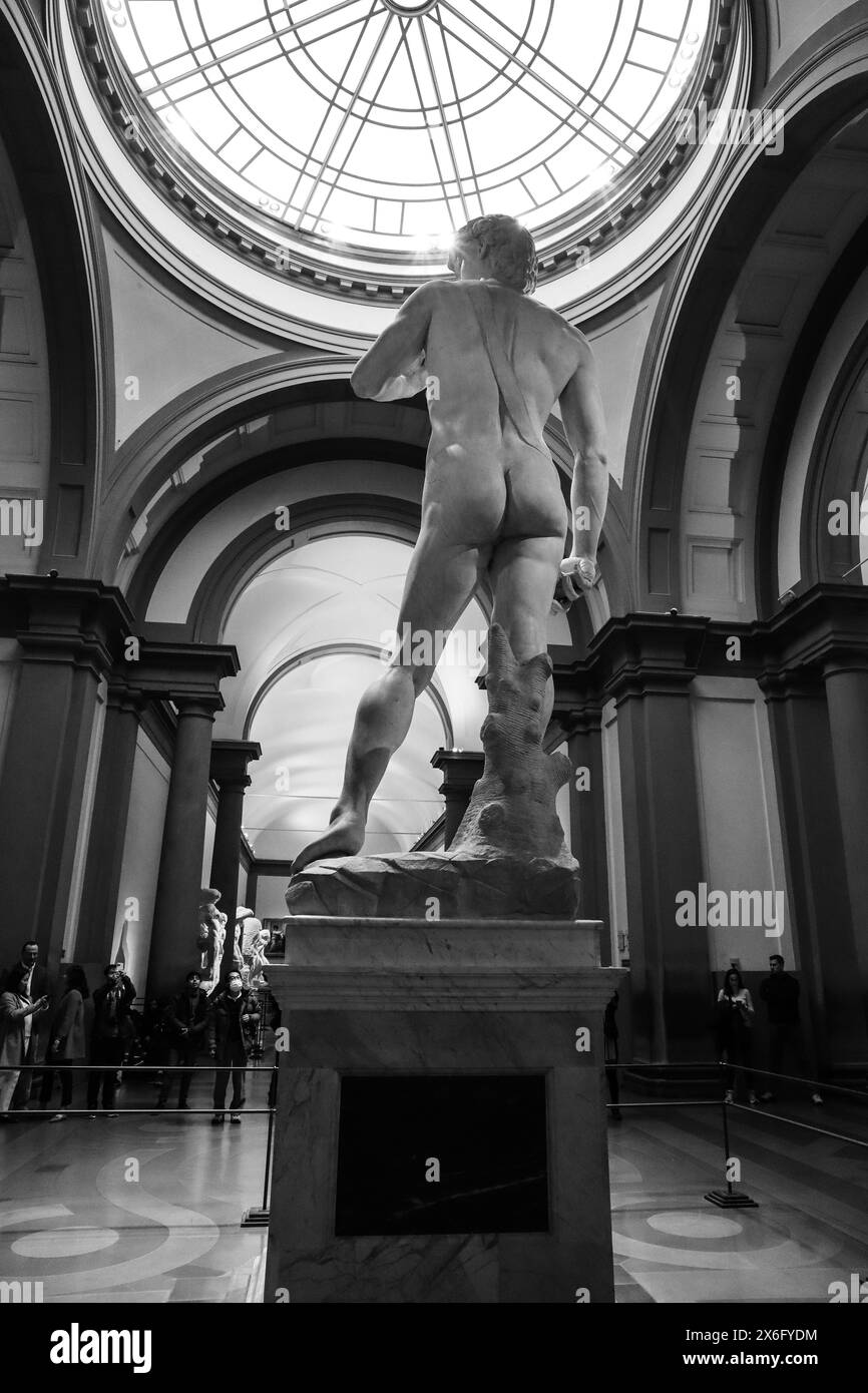 Firenze, Italia - 31 dicembre 2023: David, un capolavoro di scultura rinascimentale italiana, creato dal 1501 al 1504 da Michelangelo, alla Galleria dell'Accademia Foto Stock