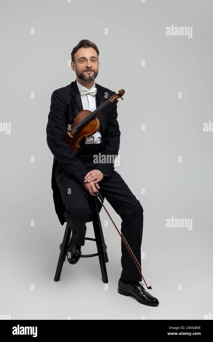 Violino barbuto con strumento per violino Foto Stock