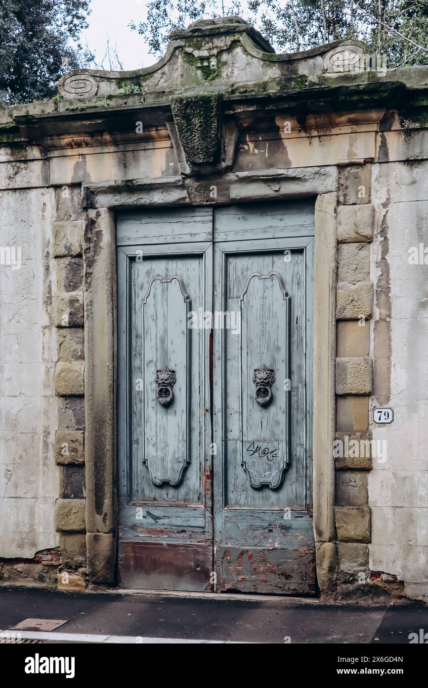 Vecchia porta nel centro di Firenze Foto Stock