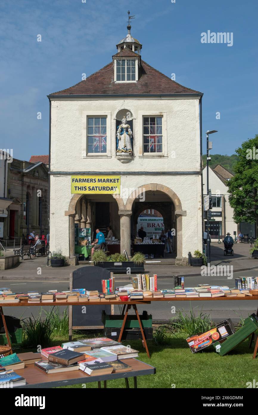 Libri indesiderati gratuiti, un negozio gratuito, un evento da regalare alla chiesa di St James, Dursley. Market Square Building Gloucestershire, Inghilterra, anni '2024 2020, HOMER SYKES Foto Stock