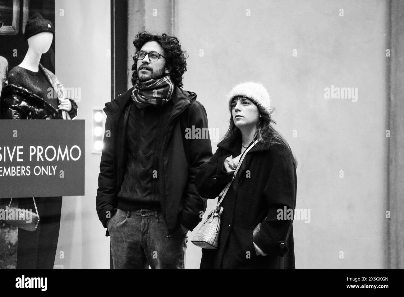 Firenze, Italia - 1° gennaio 2024: La gente passeggia il 1° gennaio nel cuore di Firenze Foto Stock