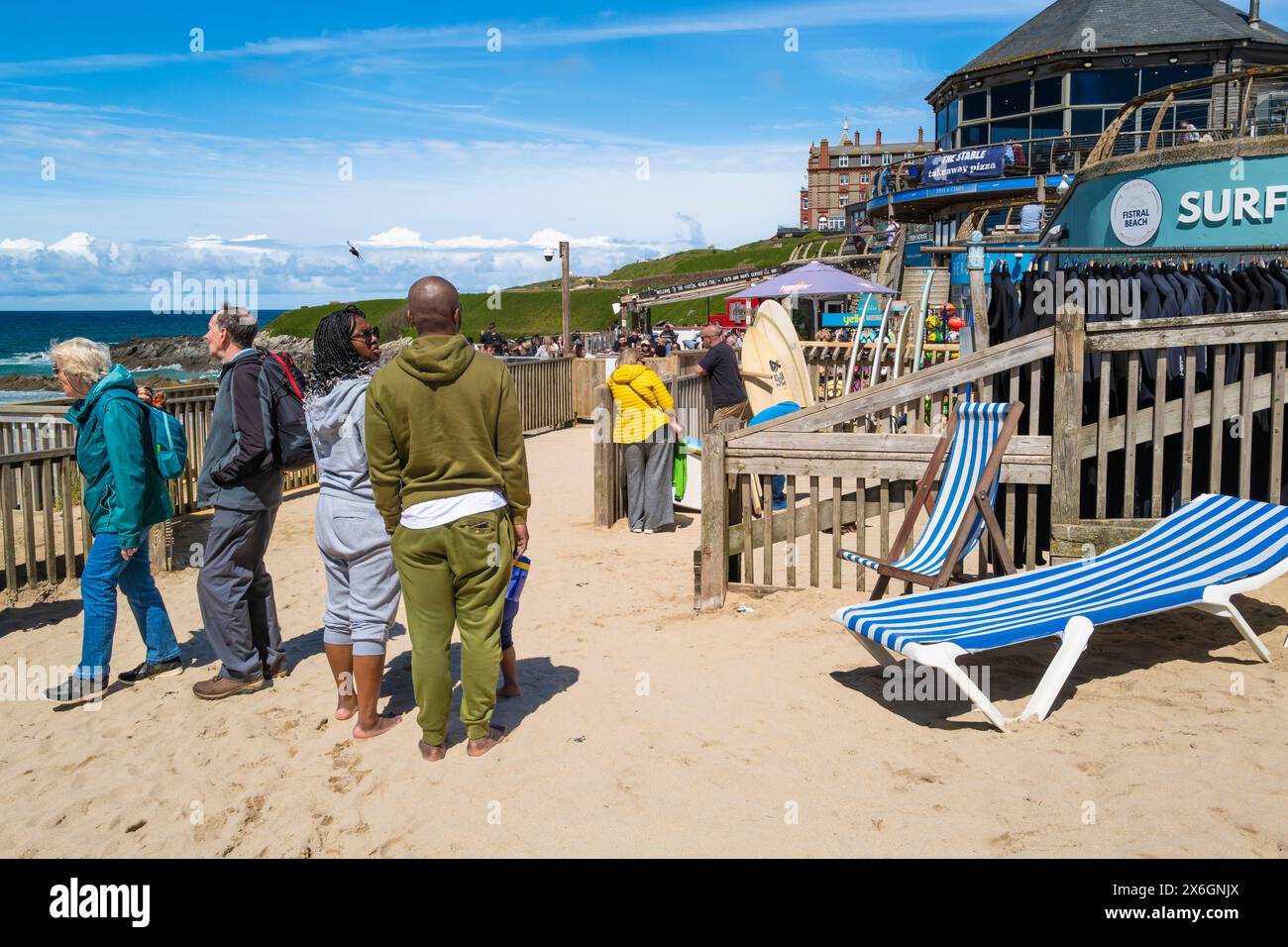 Noleggio surf e bar sulla spiaggia al Fistral di Newquay in Cornovaglia nel Regno Unito. Foto Stock