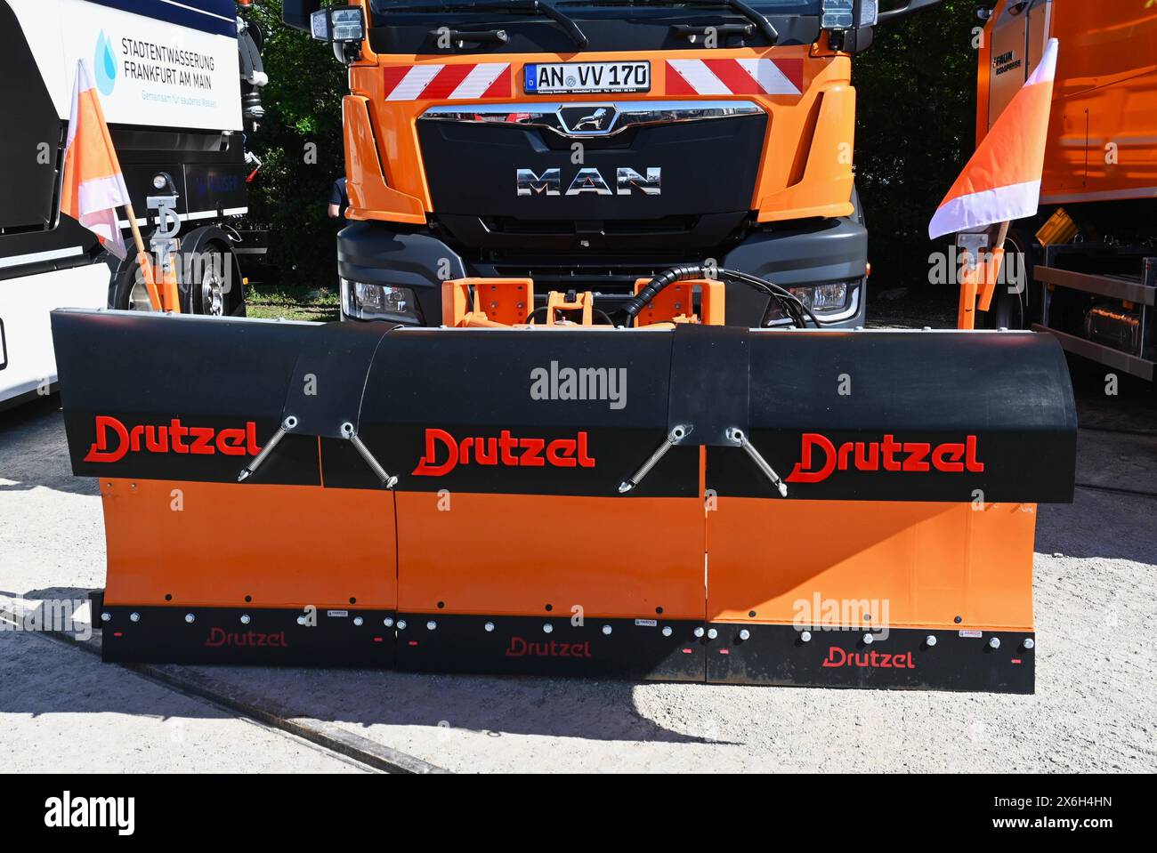 IFAT Monaco 2024, Weltleitmesse für Umwelttechnologien und Fachmesse für Abwassertechnik, Abfall- und Rohstoffwirtschaft auf dem Gelände der Messe München. Foto: Drutzel Kommunaltechnik, Schneepflug bzw Schneeräumer - Winterdienst **** IFAT Monaco di Baviera 2024, la fiera leader al mondo per le tecnologie ambientali e la fiera per la tecnologia delle acque reflue, la gestione dei rifiuti e delle materie prime presso Messe München Photo Drutzel Kommunaltechnik, servizio invernale di spazzaneve o spazzaneve Foto Stock