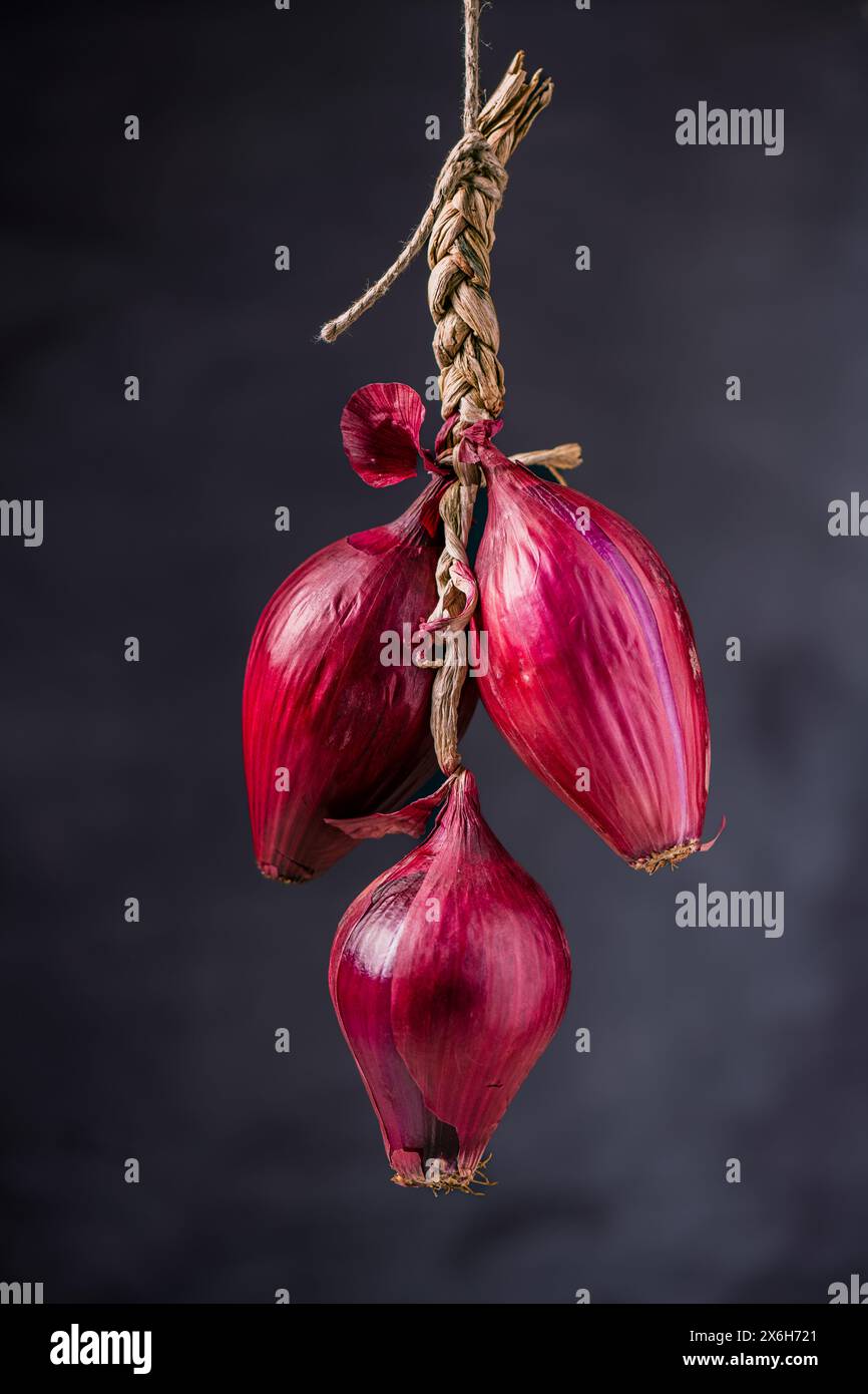 dolce-cipolla-rossa-di-tropea-immagini-e-fotografie-stock-ad-alta
