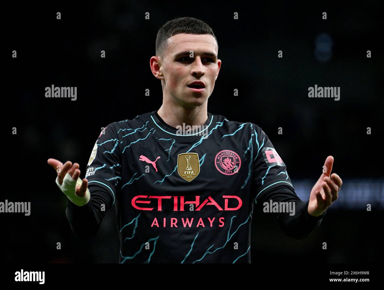 Londra, Regno Unito. 14 maggio 2024. Phil Foden del Manchester City festeggia dopo la partita. Partita di Premier League, Tottenham Hotspur contro Manchester City allo stadio Tottenham Hotspur di Londra martedì 14 maggio 2024. Questa immagine può essere utilizzata solo per scopi editoriali. Foto per uso editoriale di Sandra Mailer/Andrew Orchard fotografia sportiva/Alamy Live news Credit: Andrew Orchard fotografia sportiva/Alamy Live News Foto Stock