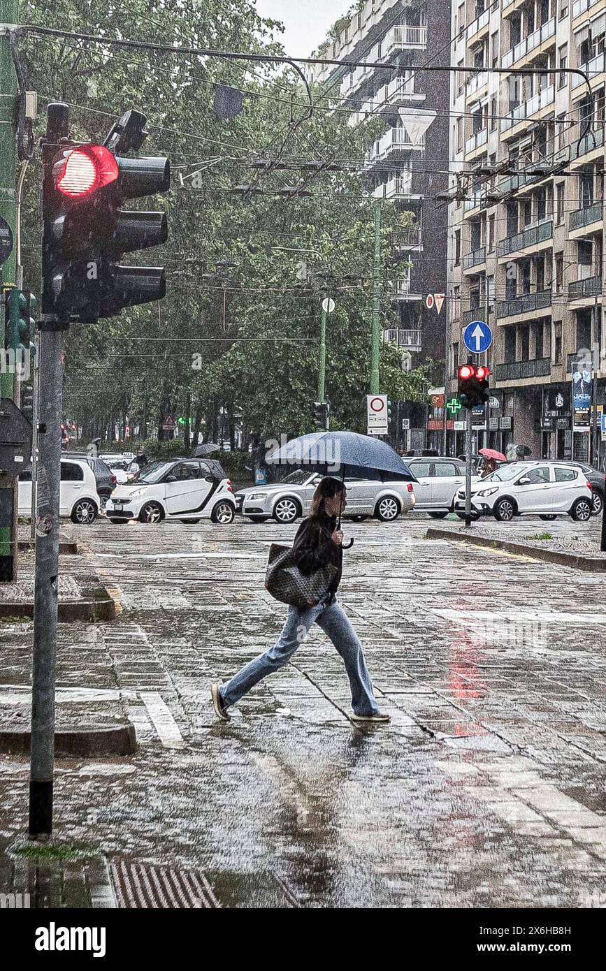 Milano, Italia. 15 maggio 2024. Maltempo Viale dei mille e Viale AbruzziMilano, Italia - Cronaca Martedì, 15 maggio, 2024. (Foto di Marco Ottico/Lapresse) maltempo Viale dei mille e Viale Abruzzi Milano, Italia - News martedì 15 maggio 2024. (Foto di Marco otto/Lapresse) credito: LaPresse/Alamy Live News Foto Stock