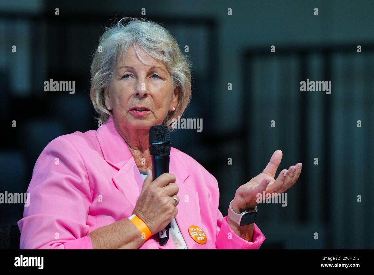 Berlino, Germania. 15 maggio 2024. Sabine Bergmann-Pohl, presidente della camera del popolo della RDT da aprile a ottobre 1990, si presenta dopo la conferenza stampa sulla mostra speciale 'Hin und weg. Il Palazzo della Repubblica è presente all'Humboldtforum. La mostra può essere visitata all'Humboldtforum dalle 17.05. al 14.07.2024. Credito: Soeren Stache/dpa/Alamy Live News Foto Stock