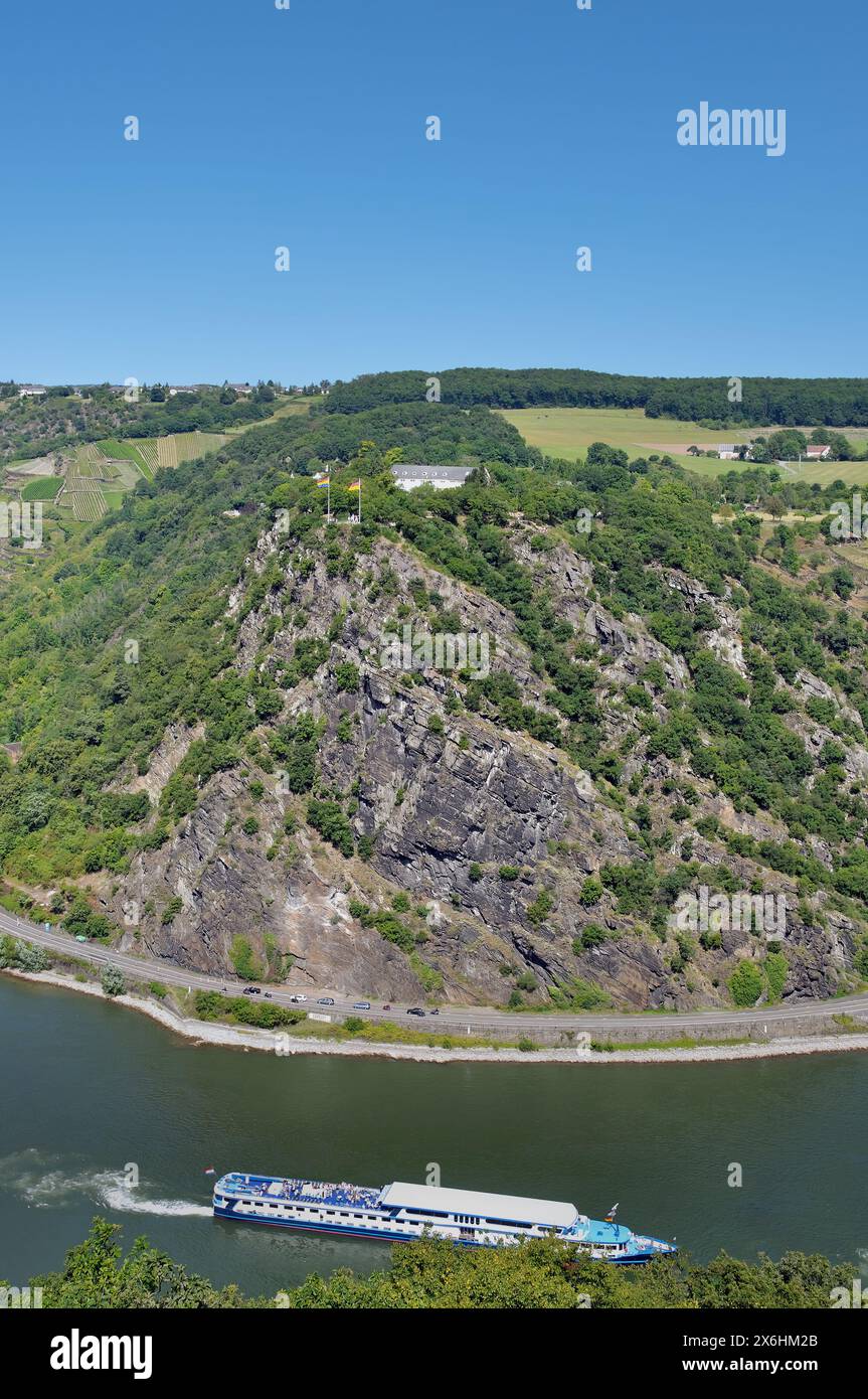 Vista della famosa roccia di Loreley sul fiume Reno, la Valle del Reno, la Renania-Palatinato, Germania Foto Stock