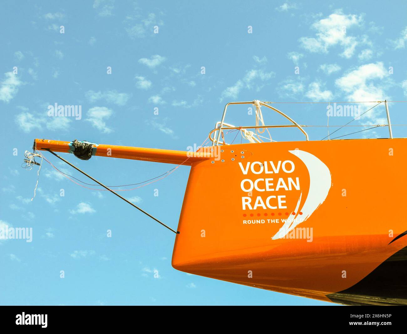 Insegna o cartellonistica Volvo Ocean Race mentre si trova in un bacino di carenaggio durante il viaggio intorno al mondo, città del Capo, Sud Africa Foto Stock