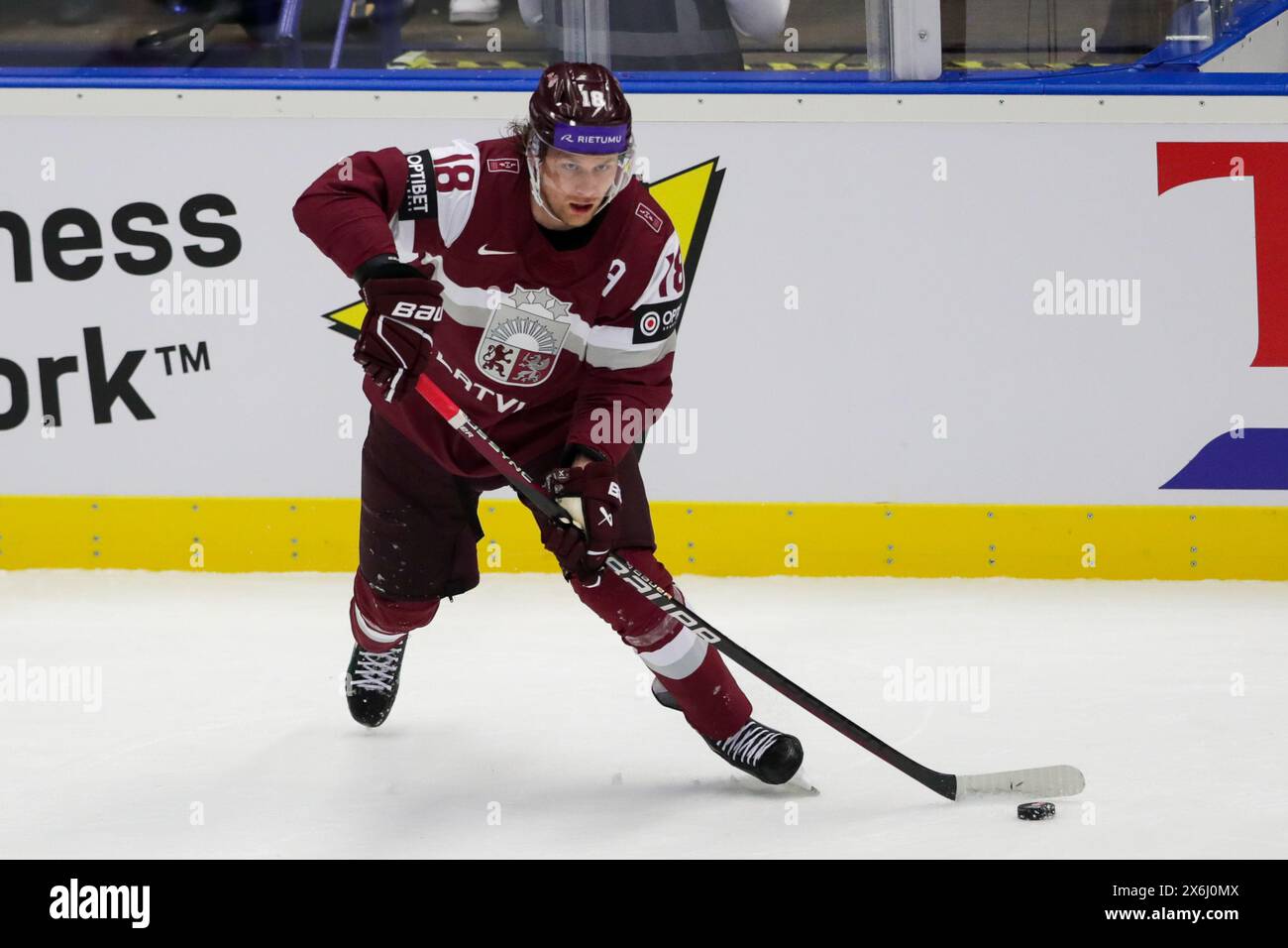 Ostrava, Repubblica Ceca. 13 maggio 2024. Abols Rodrigo della Lettonia in azione durante l'IIHF Ice Hockey World Championship 2024 match tra Lettonia e Francia all'Ostravar Arena Ostrava. Punteggio finale; Lettonia 3 : 2 Francia. (Foto di Grzegorz Wajda/SOPA Images/Sipa USA) credito: SIPA USA/Alamy Live News Foto Stock