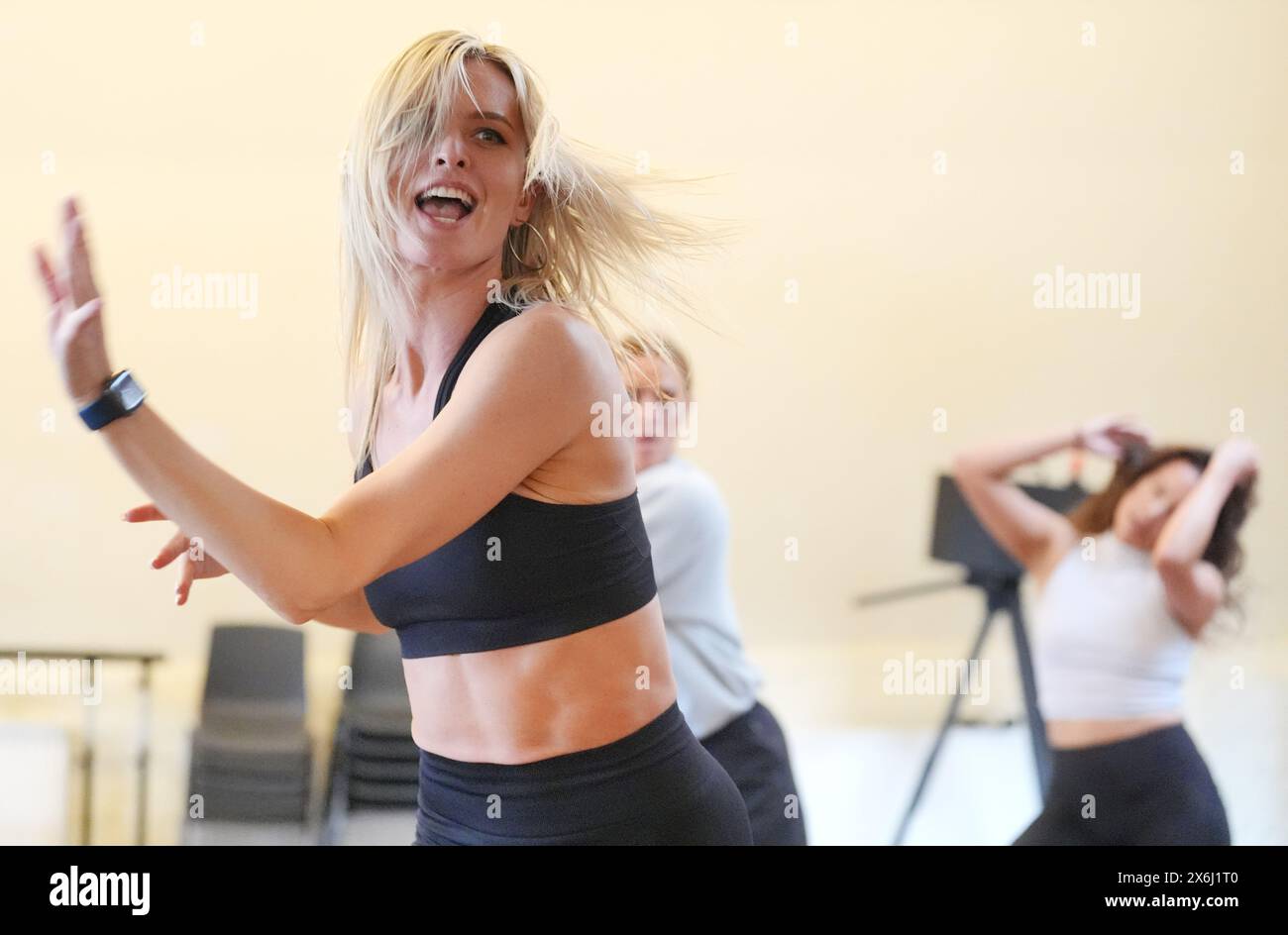 Rigorosamente come ballerina professionista Nadiya Bychkova durante le prove in uno studio di danza londinese prima dell'apertura del loro tour Behind the Magic. Data foto: Mercoledì 15 maggio 2024. Foto Stock