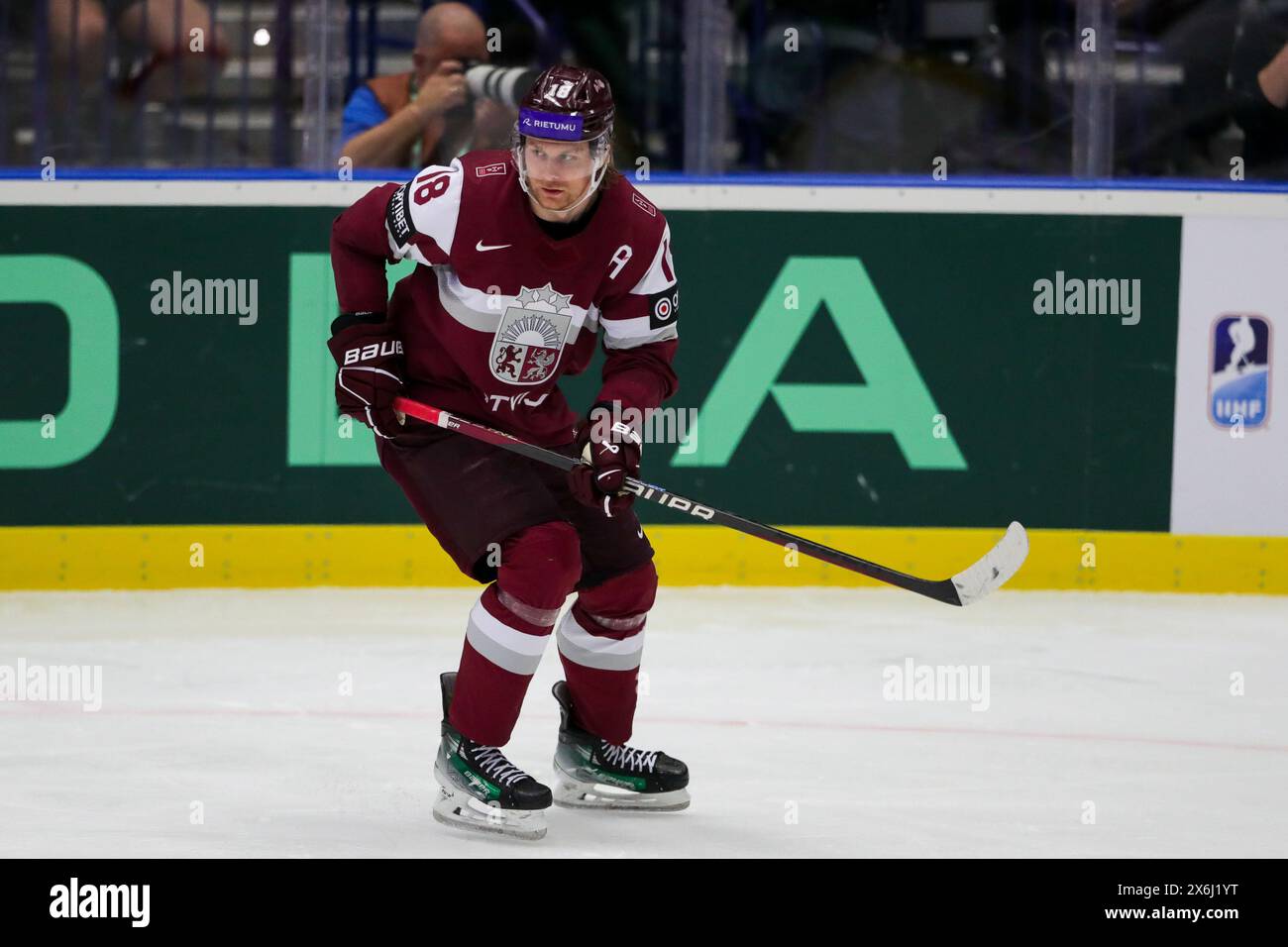 Ostrava, Repubblica Ceca. 13 maggio 2024. Abols Rodrigo della Lettonia in azione durante l'IIHF Ice Hockey World Championship 2024 match tra Lettonia e Francia all'Ostravar Arena Ostrava. Punteggio finale; Lettonia 3 : 2 Francia. (Foto di Grzegorz Wajda/SOPA Images/Sipa USA) credito: SIPA USA/Alamy Live News Foto Stock
