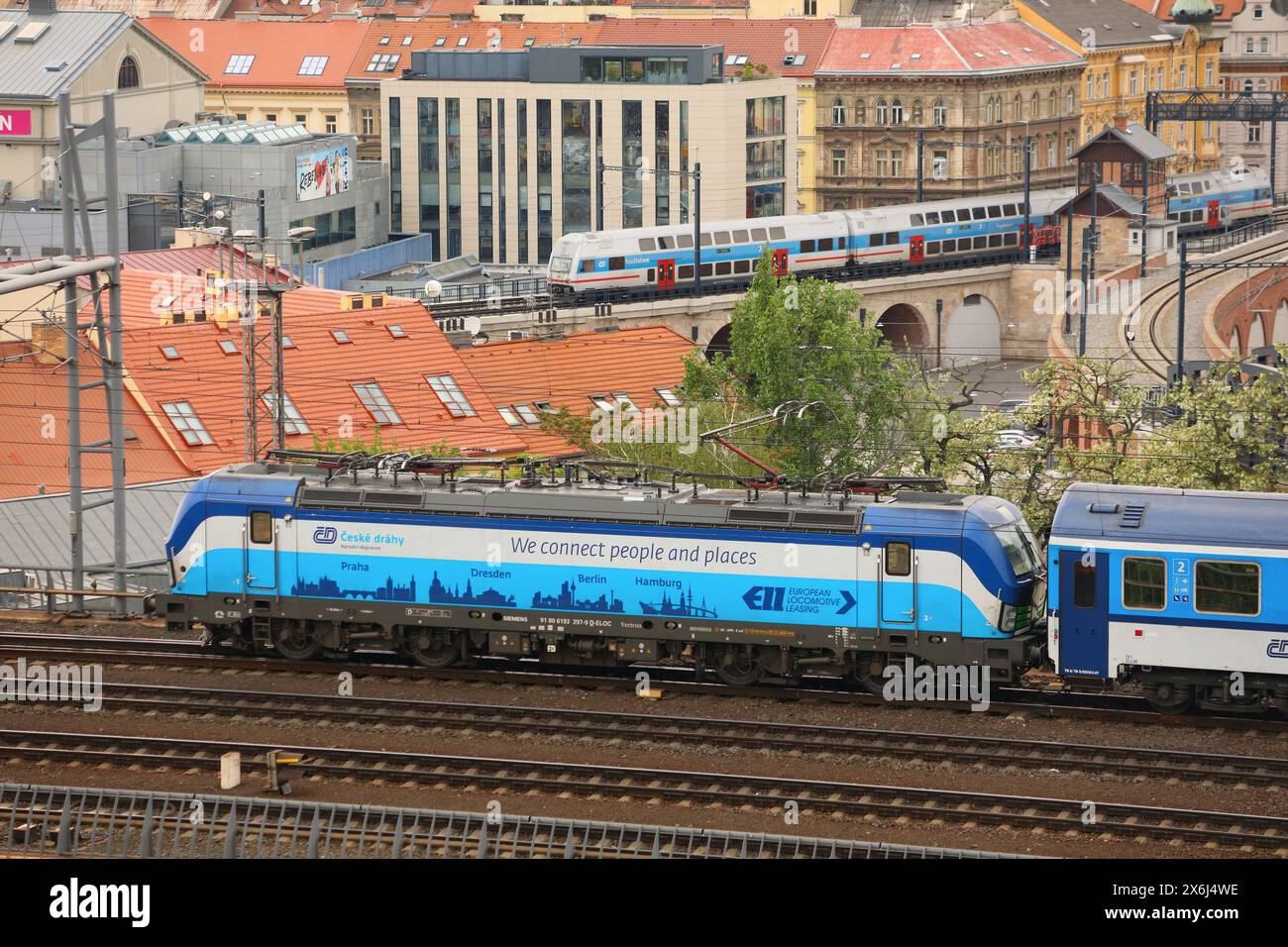 PRAGA, REPUBBLICA CECA - 1 MAGGIO 2024: Treno passeggeri Ceske Drahy CD a Praga, Repubblica Ceca. Ceske Drahy è il principale operatore ferroviario nazionale. Foto Stock