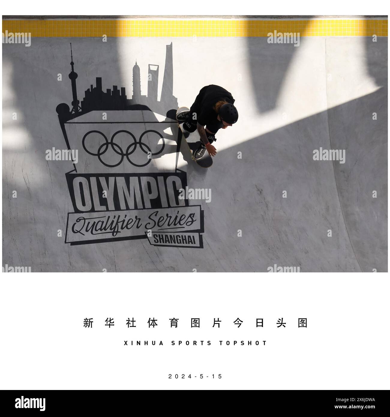 Pechino, Cina. 15 maggio 2024. Uno skateboarder si pratica prima della Olympic Qualifier Series di Shanghai nella Cina orientale, Shanghai, 15 maggio 2024. La Olympic Qualifier Series per BMX freestyle, skateboard, break e arrampicata sportiva si terrà in un parco urbano sul lungofiume di Huangpu dal 16 al 19 maggio 2024. Crediti: Wang Xiang/Xinhua/Alamy Live News Foto Stock