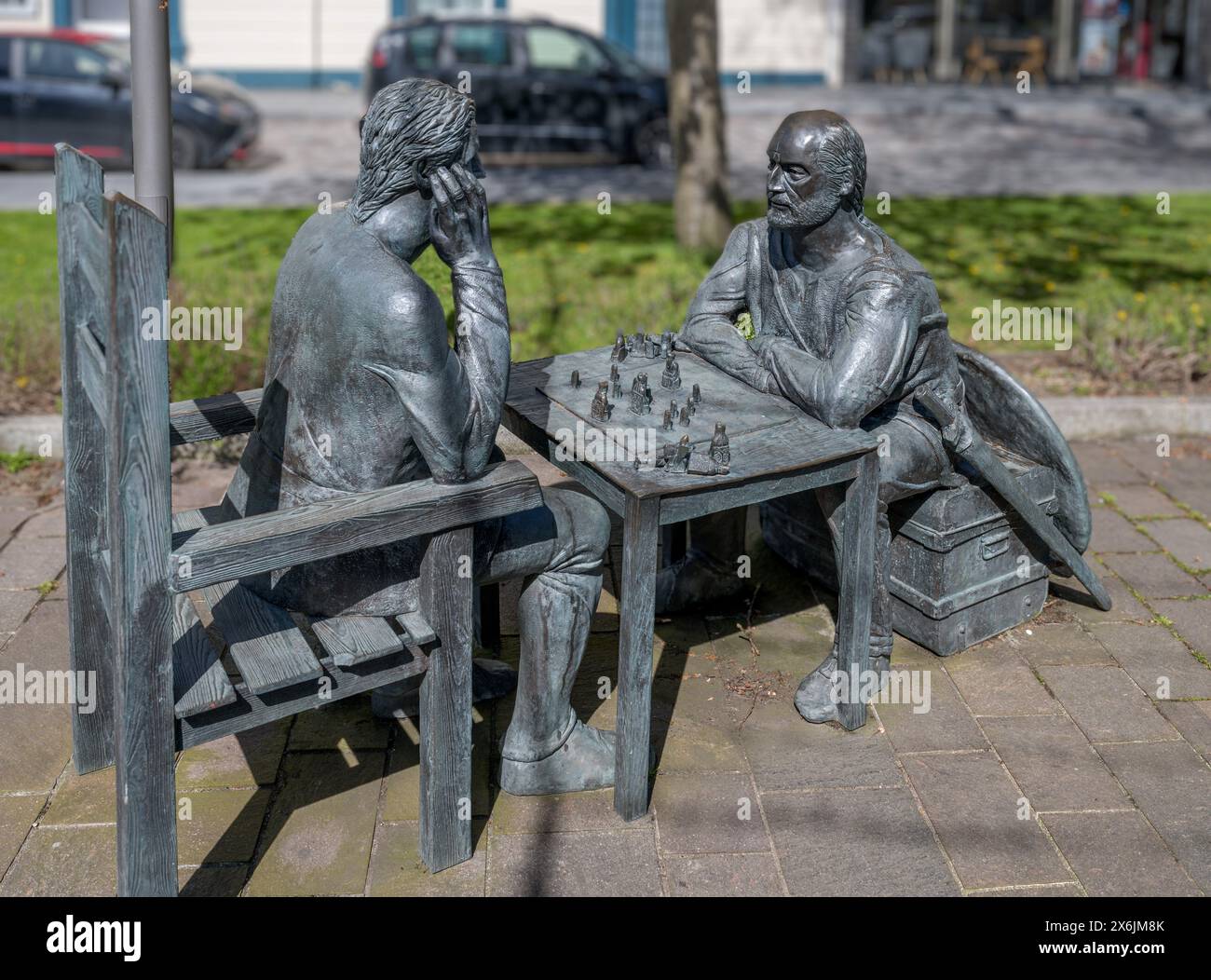 Statua dei giocatori di scacchi vichinghi, Parliament Street, Ramsey, Isola di Man, Inghilterra, REGNO UNITO Foto Stock