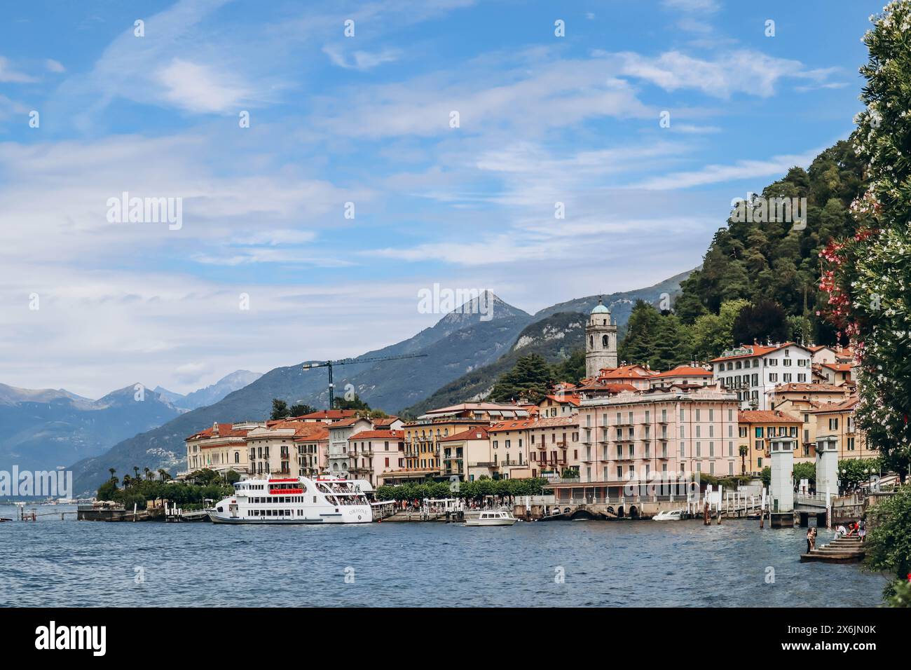 Vista di Bellagio, una splendida città sul Lago di Como in Italia Foto Stock